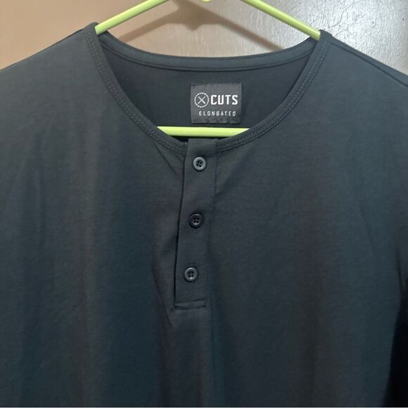 Cuts Clothing Men's Short  Sleeve Curve Hem Crew NeckSignature Fit Tee- XL - Picture 3 of 6